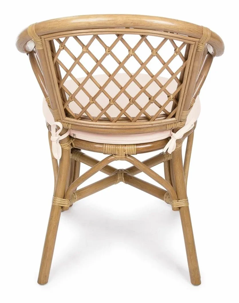 Poltrona vimini in rattan naturale per interno ed esterno. Artigianale ed ecosostenibile. Cuscino trapuntato incluso.