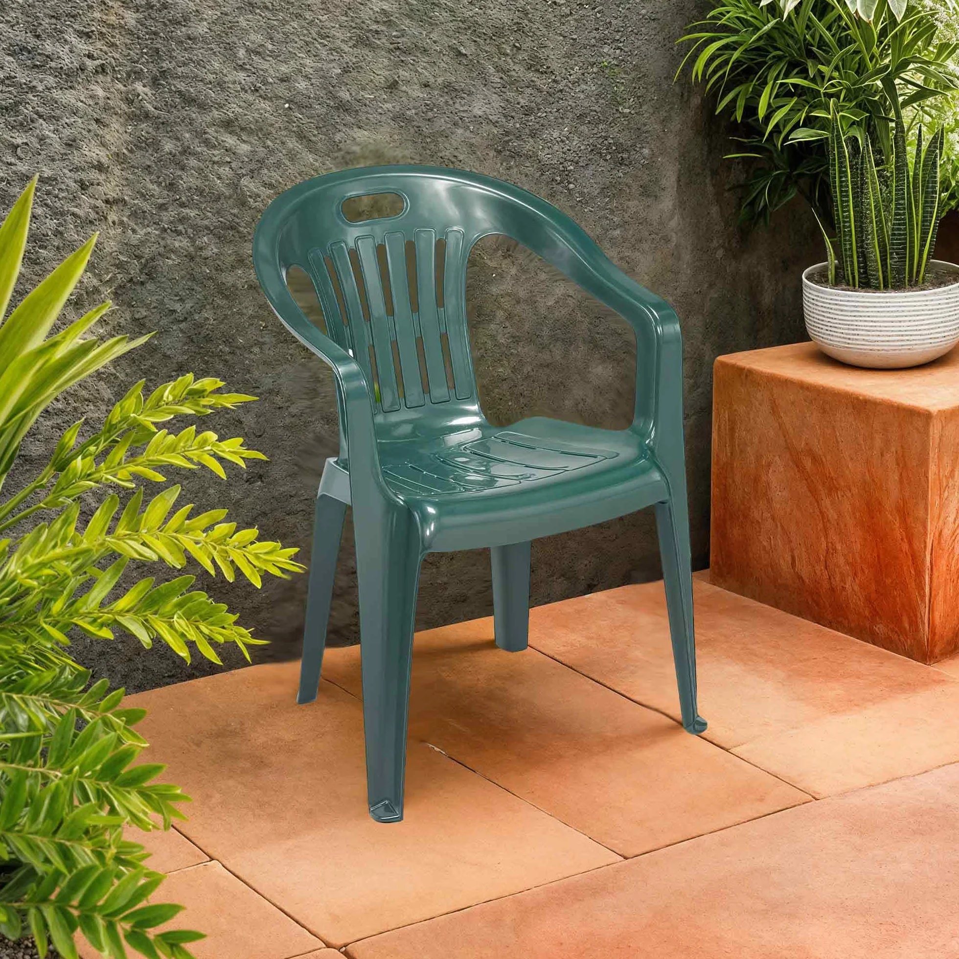Sicignano | Sedia da Giardino in Plastica, Poltrona Piona, Sedia con Braccioli da Esterno, con Schienale Basso, Impilabile, Leggera, Facile da Pulire, 56x55x78h cm (1, Verde)