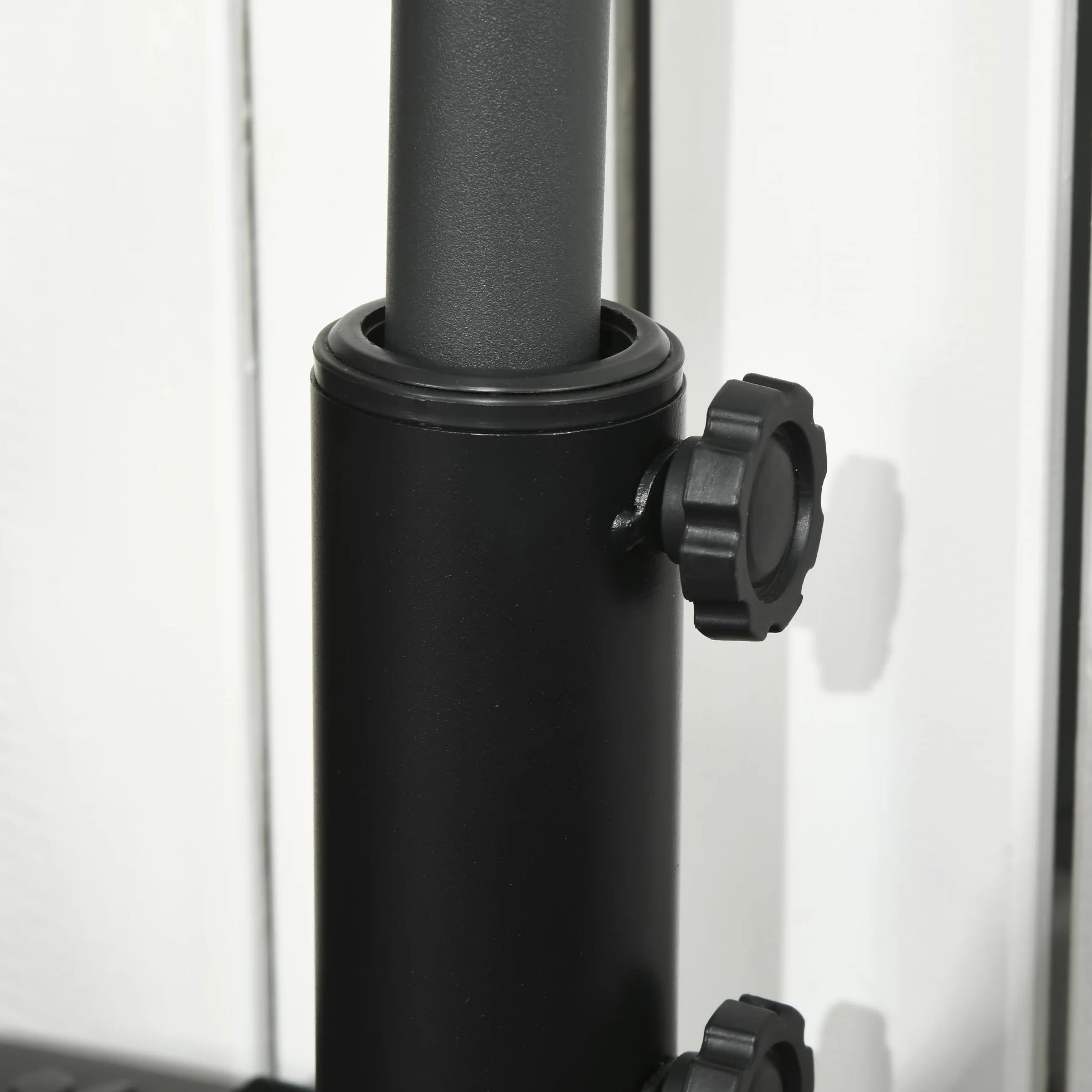 Outsunny Base per Ombrellone Semicircolare in Metallo, Base Ombrellone da Giardino a Parete per Pali 38-48mm, Riempibile con 21kg di Sabbia o 18kg di Acqua, Nero