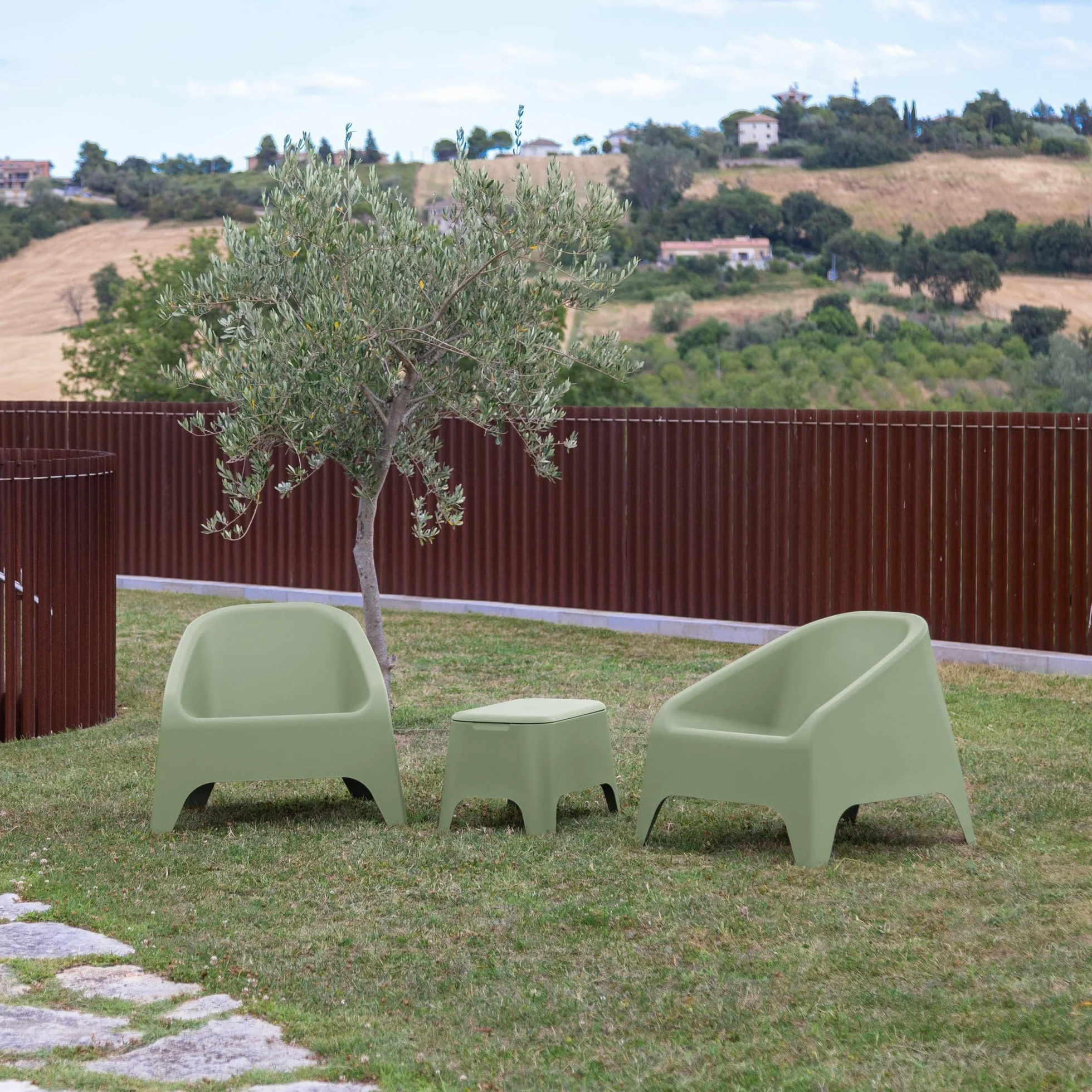 Toomax Kit 2 Poltrone Matera Verde Salvia 75,5x78,5x67 cm, set di 2 poltrone da giardino con design ergonomico e moderno, in plastica riciclata ideale per uso interno ed esterno
