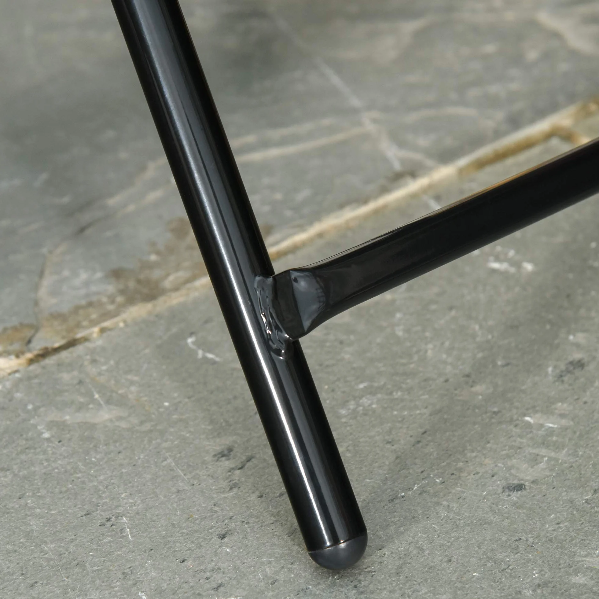 Outsunny Tavolo da Giardino Pieghevole in Metallo con Ripiano in Vetro e Blocco di Sicurezza, Φ45x50cm Nero