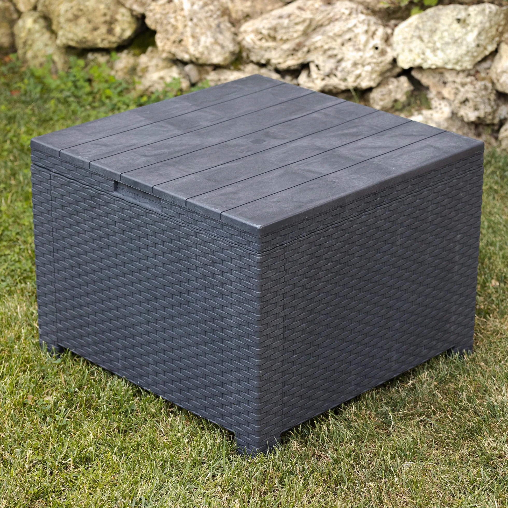 Toomax Afrodite Tavolino da esterno con funzione baule integrata da 130L, effetto rattan antracite, 59x59x45h cm, contenitore in plastica resistente anti-UV, ideale per esterni