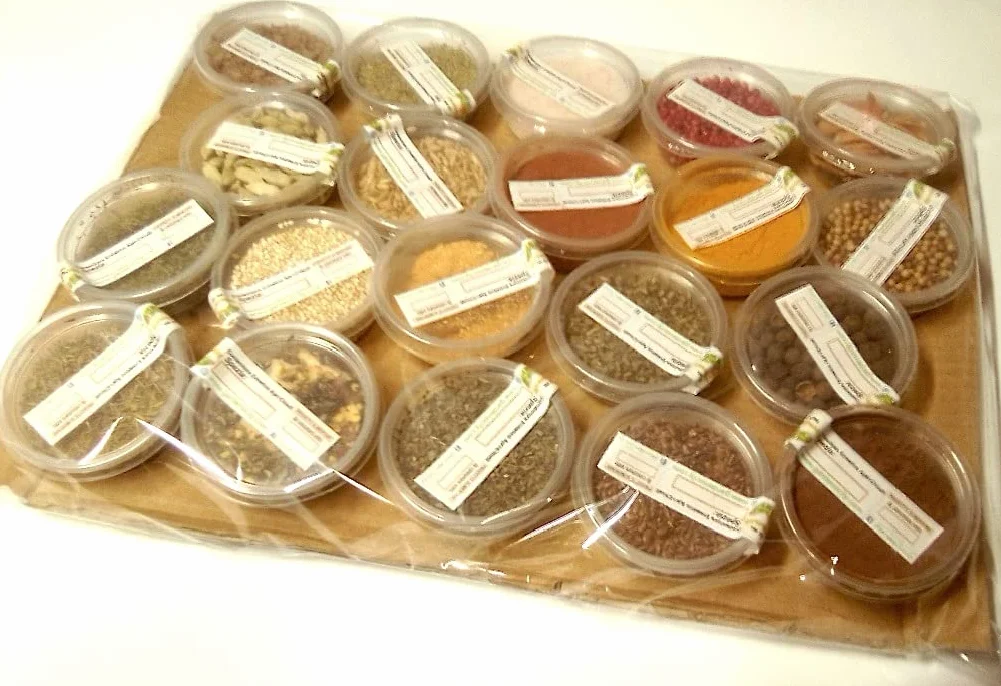 Mondo Spezie kit 20 spezie da 50 ml. cad con manuale dettagliato di 10 pagine utilissimo
