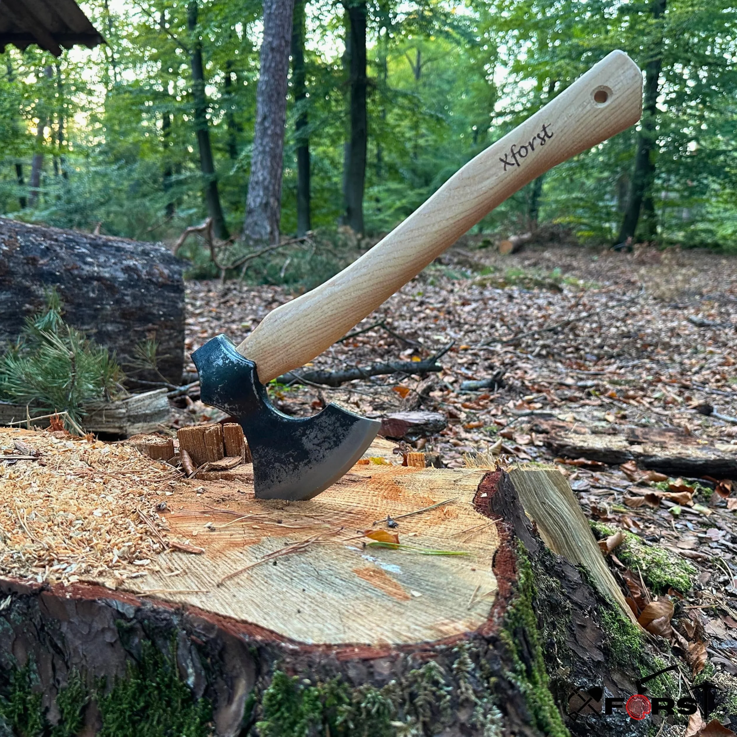 Ascia Vichinga Xforst con Manico in Legno di Noce Hickory e Custodia in Pelle Vera Nera - Modello X-WIC
