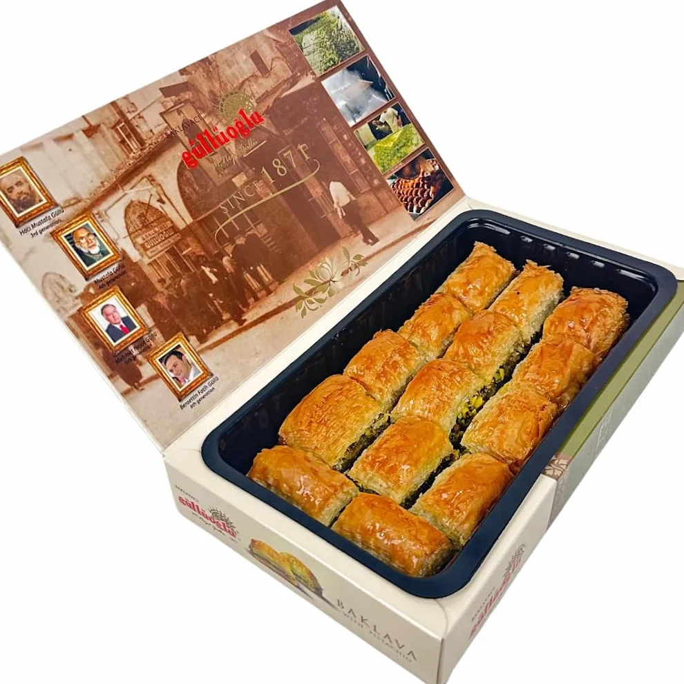 Il famoso Baklava turco al pistacchio di Gulluoglu 14 pezzi (1.1 lb-500gr), spedizione fresca giornaliera da Istanbul/Turchia