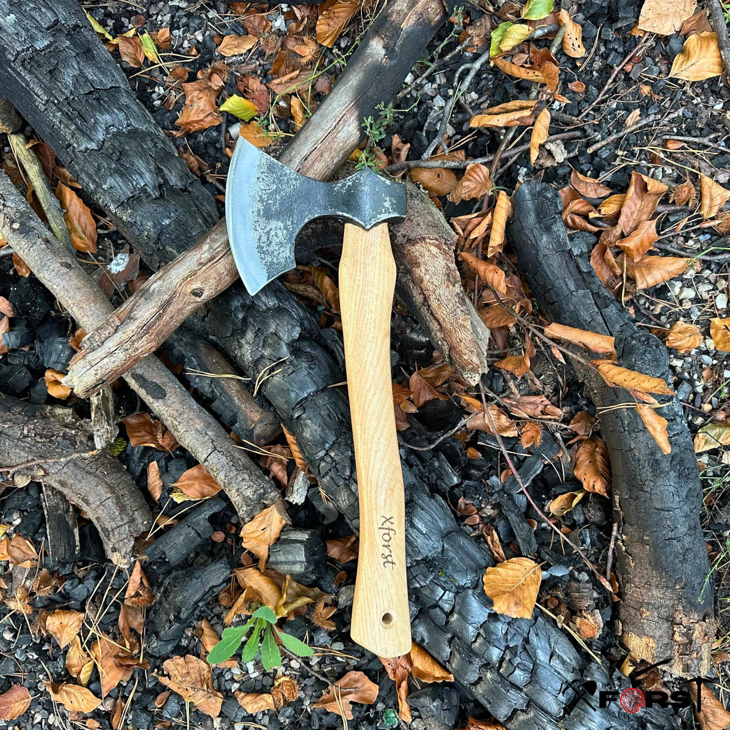 Ascia Vichinga Xforst con Manico in Legno di Noce Hickory e Custodia in Pelle Vera Nera - Modello X-WIC
