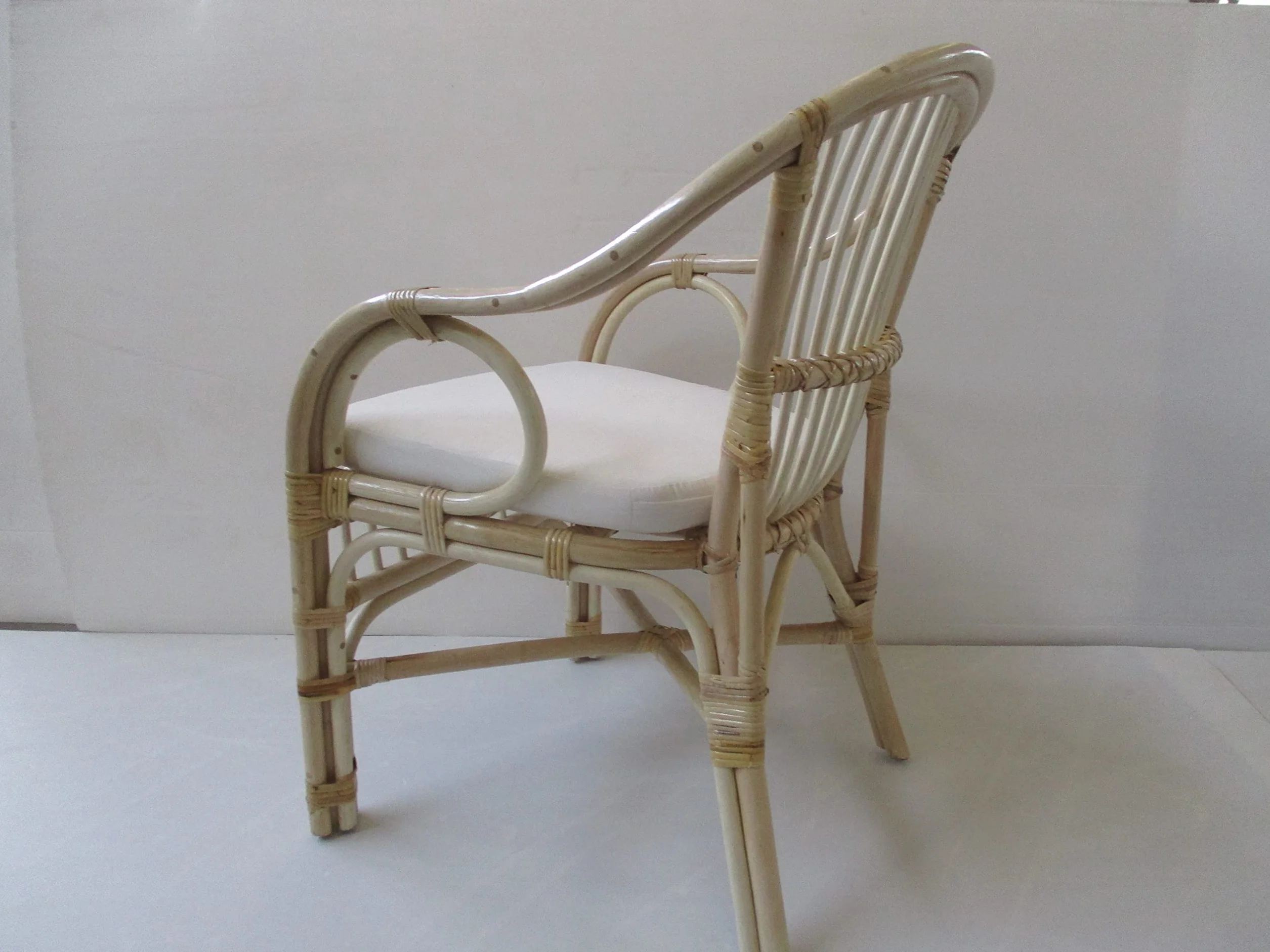 poltrona vimini rattan naturale comoda e molto robusta con cuscino sfoderabile