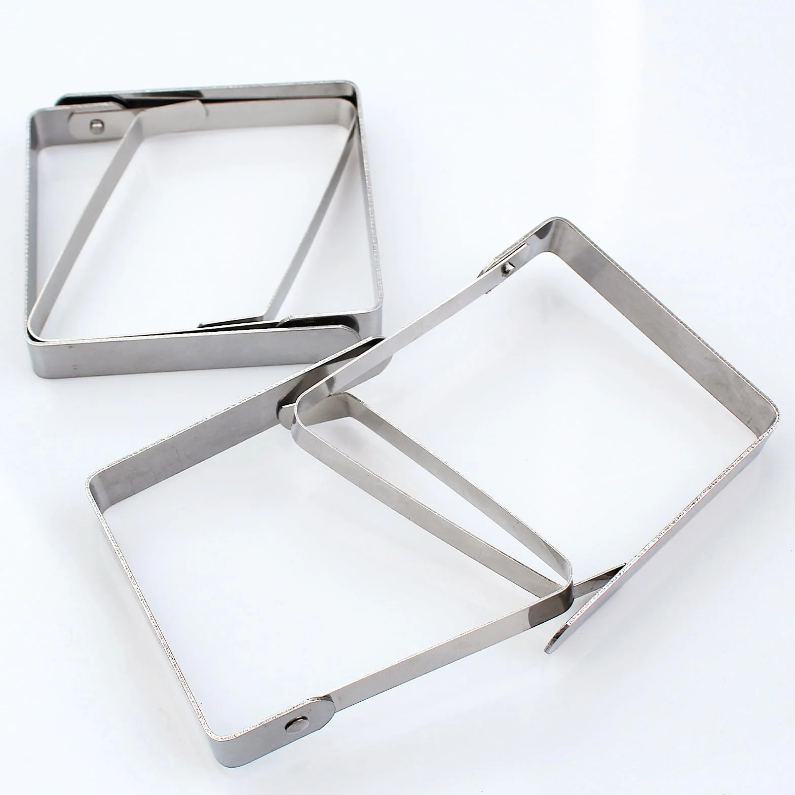 Set di 4 Fermatovaglia,Fermatovaglia in Acciaio Inossidabile,Argento,Ferma Tovaglia da Tavola,Tovaglia da Esterno Clip,per Outdoor Picnic Party,7.5 x 8cm