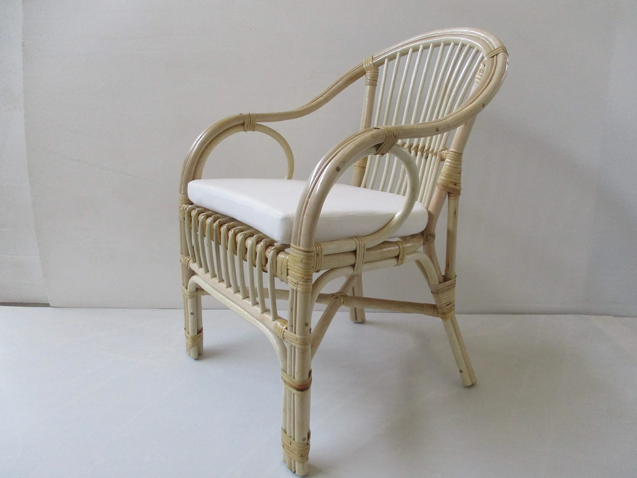 poltrona vimini rattan naturale comoda e molto robusta con cuscino sfoderabile