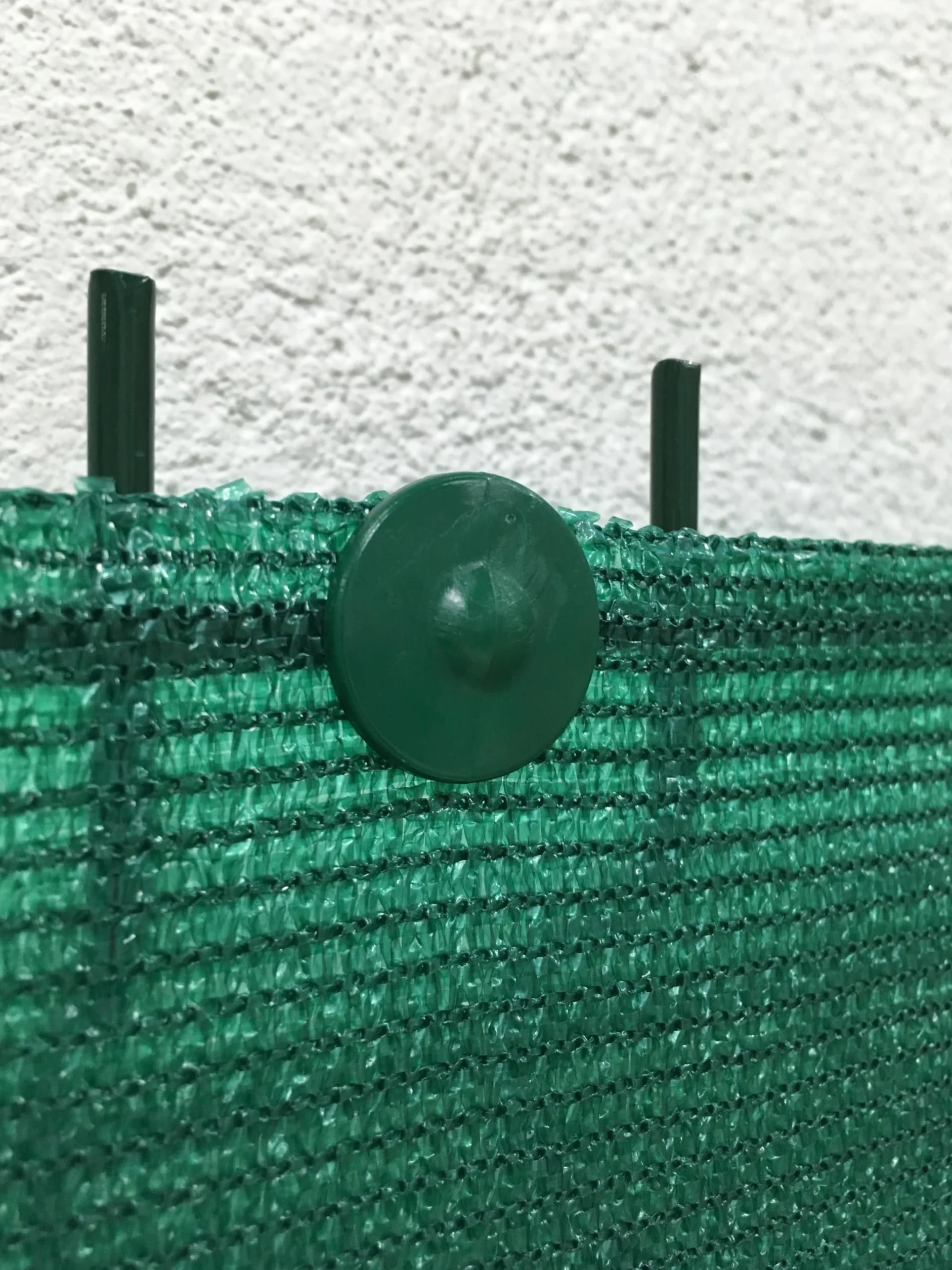 Clips di Fissaggio GRIPNET trattati Anti-UV per Rete frangivista su pannello di recinzione (Diametro fili 5 mm) | Lotto di 30 pezzi, Colore Verde