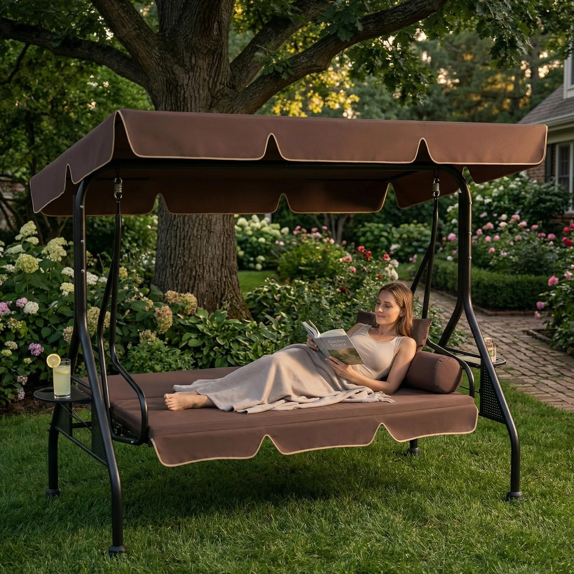 UISEBRT Dondolo Hollywood a 3 posti con funzione sdraiata, altalena da giardino con tettuccio parasole regolabile, 2 cuscini, 2 vassoi per esterni, portata fino a 350 kg, per giardino, piscina