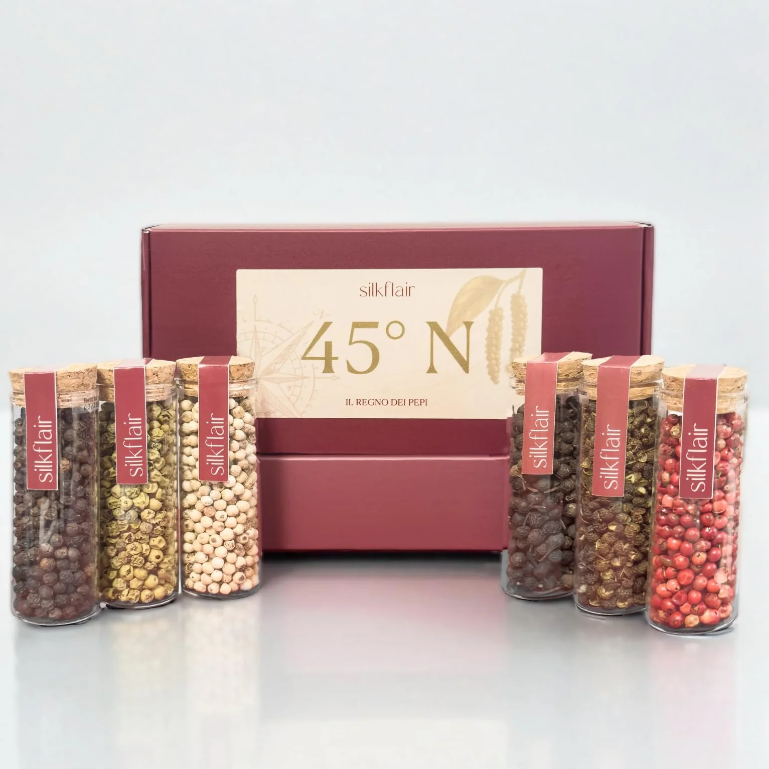 Set regalo 6 pepi rari dal mondo – Silkflair 45°N “Il regno dei pepi” | Box gourmet regalo con selezione di pepi pregiati | 6 schede, 1 pieghevole + card sorpresa