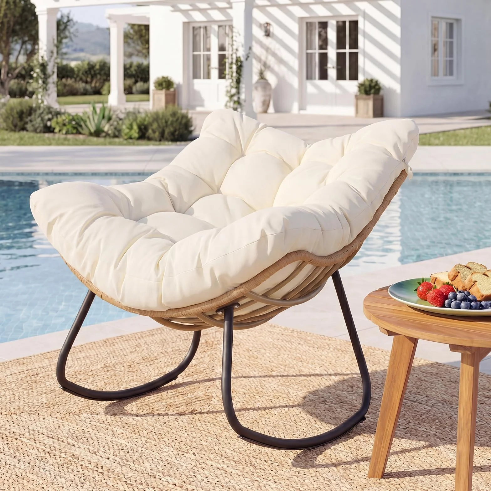 COSTWAY Sedia a Dondolo da Esterno, Poltrona in PE Vimini con Cuscino Rimovibile, Poltrona Relax in Rattan con Struttura in Metallo, per Soggiorno, Balcone, Giardino, Portata 140 kg (Beige)