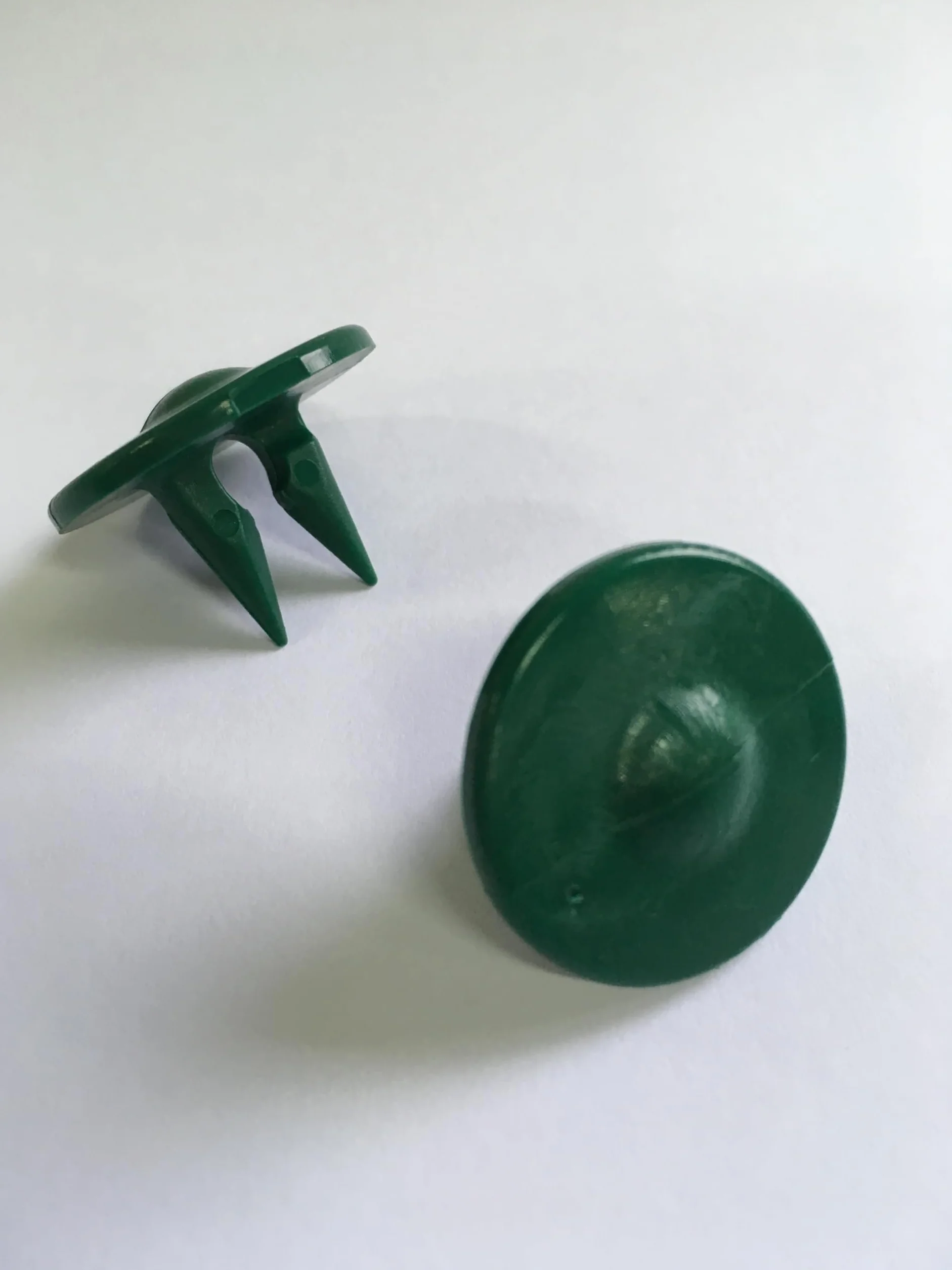 Clips di Fissaggio GRIPNET trattati Anti-UV per Rete frangivista su pannello di recinzione (Diametro fili 5 mm) | Lotto di 30 pezzi, Colore Verde