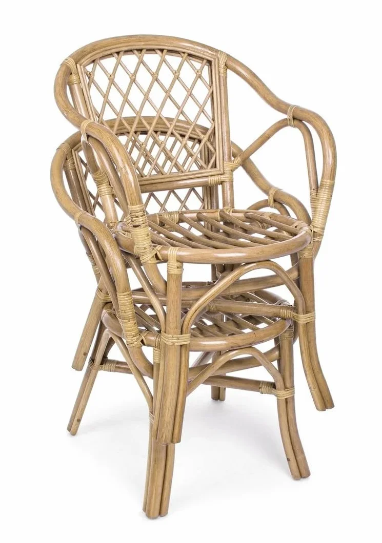 Poltrona vimini in rattan naturale per interno ed esterno. Artigianale ed ecosostenibile. Cuscino trapuntato incluso.