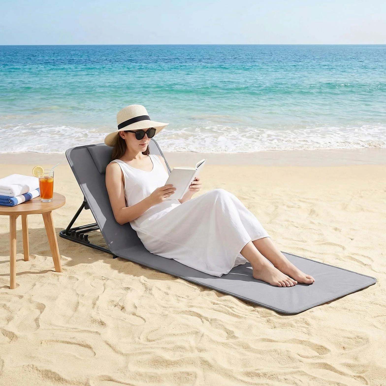 LARMNEE Comodo Lettino da Spiaggia in Tessuto Oxford 600D, con Schienale Regolabile e Cuscino, Tappetino da Spiaggia Pieghevole con Imbottitura e Pratico Portaoggetti, Grigio EGY01TY02
