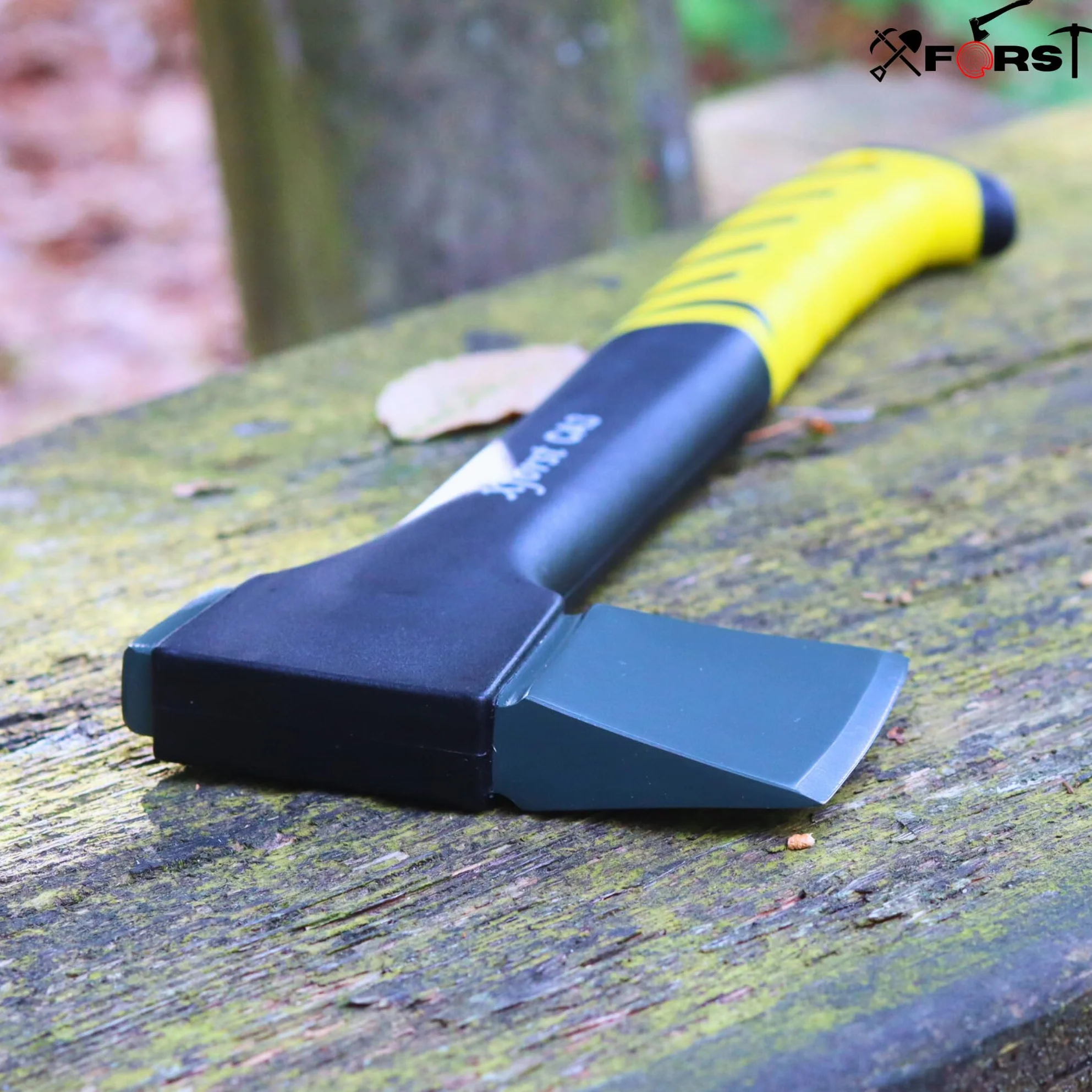 Ascia da Taglio in Acciaio al Carbonio 36 cm con Manico in Fibra di Vetro e Affilatore in Ceramica Set CA3 MA1 per Campeggio Outdoor
