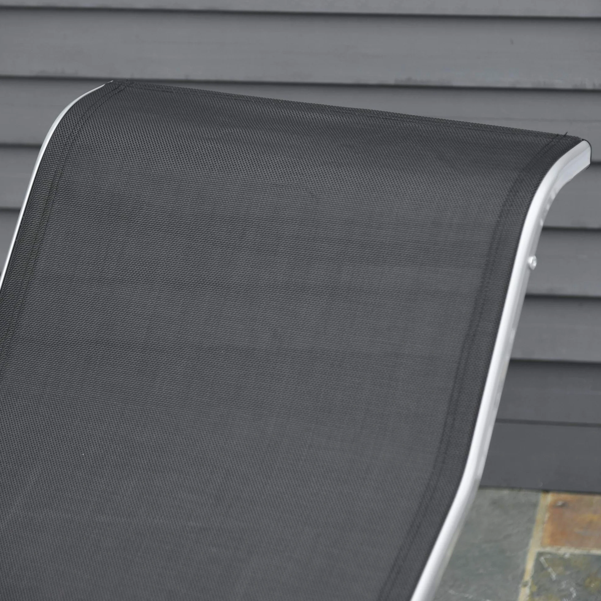 Outsunny Set 2 Sdraio da Giardino e Tavolino in Vetro, Lettino Prendisole con Tessuto Traspirante, 59x169x66cm, Nero Grigio