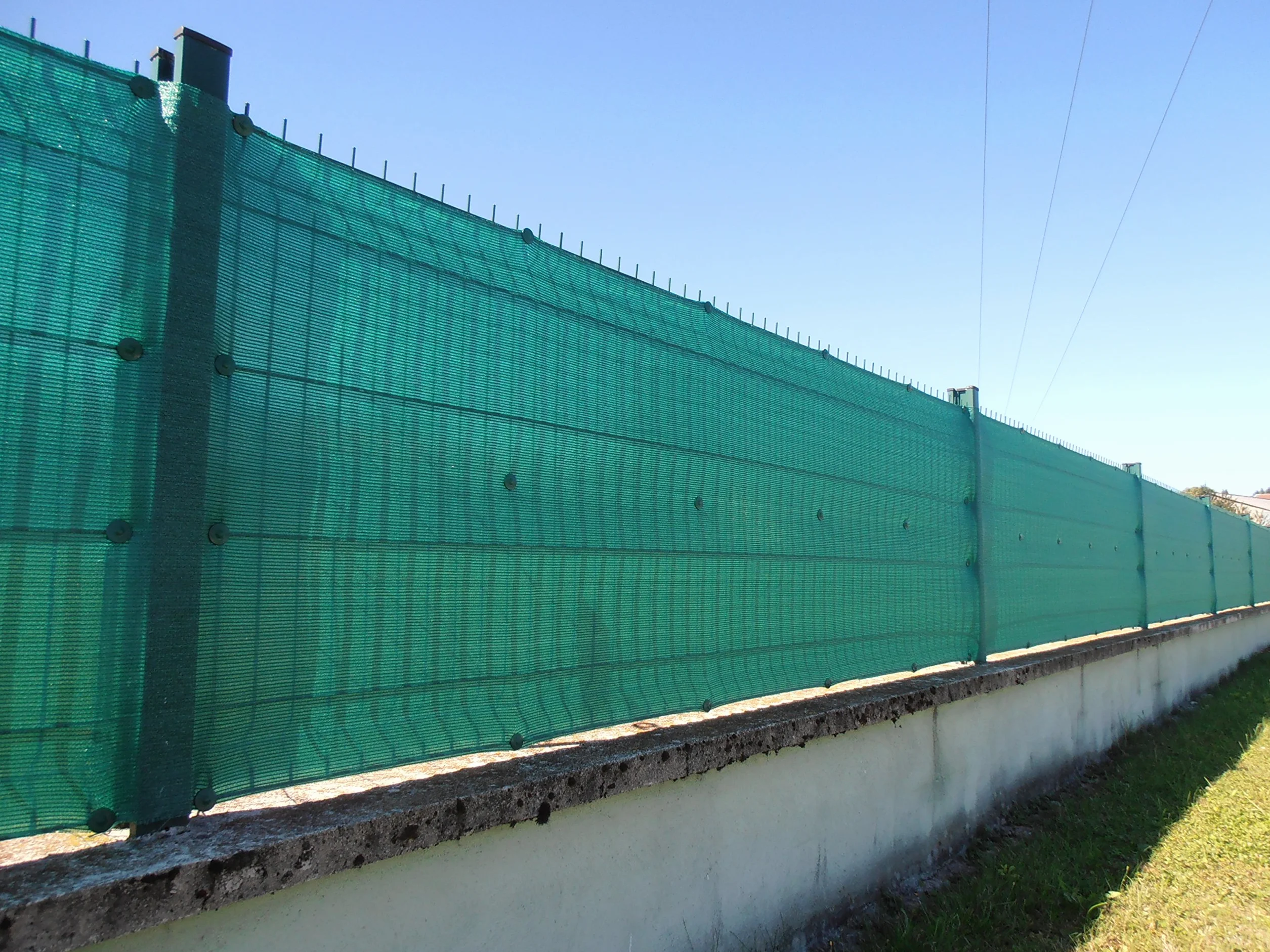 Clips di Fissaggio GRIPNET trattati Anti-UV per Rete frangivista su pannello di recinzione (Diametro fili 5 mm) | Lotto di 30 pezzi, Colore Verde