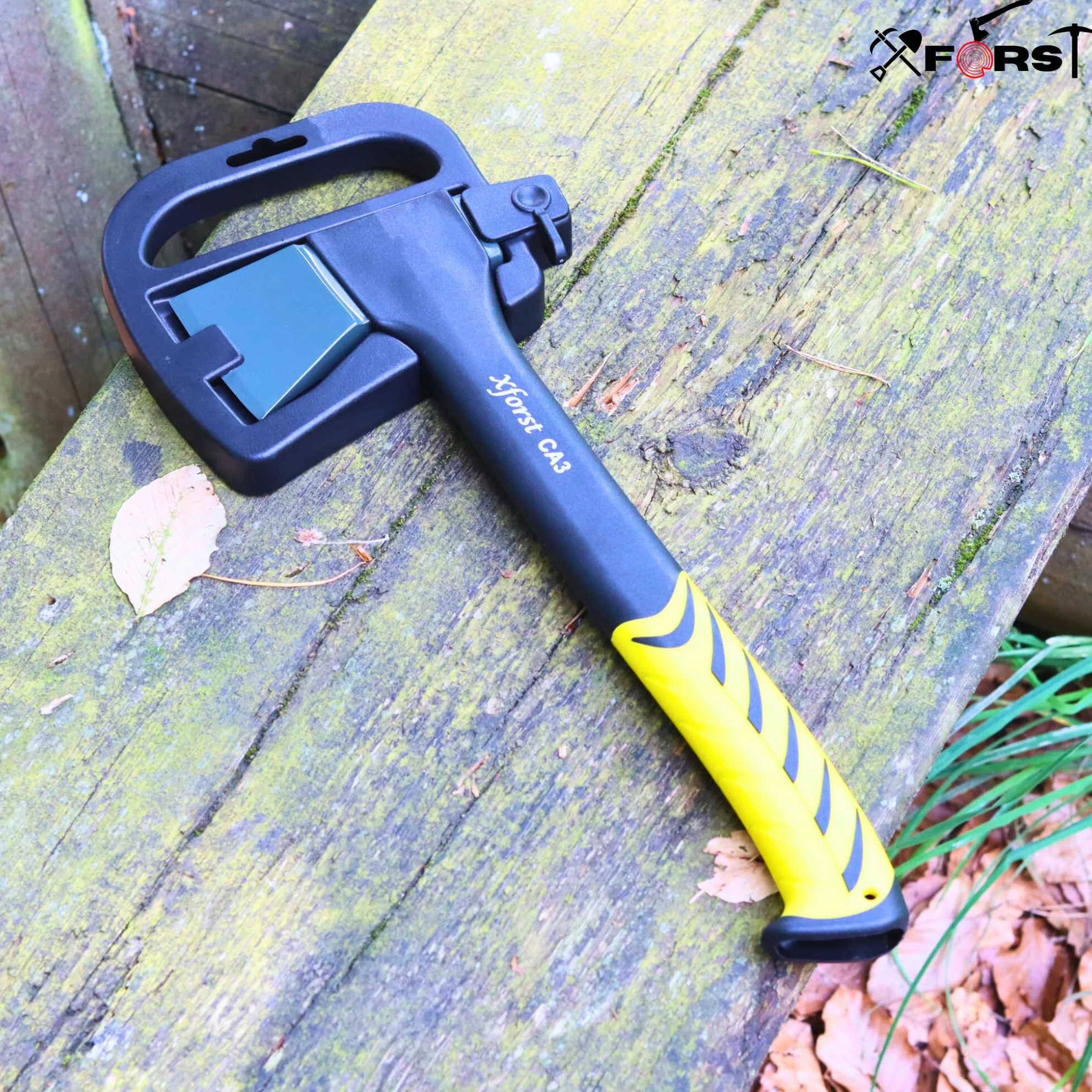Ascia da Taglio in Acciaio al Carbonio 36 cm con Manico in Fibra di Vetro e Affilatore in Ceramica Set CA3 MA1 per Campeggio Outdoor