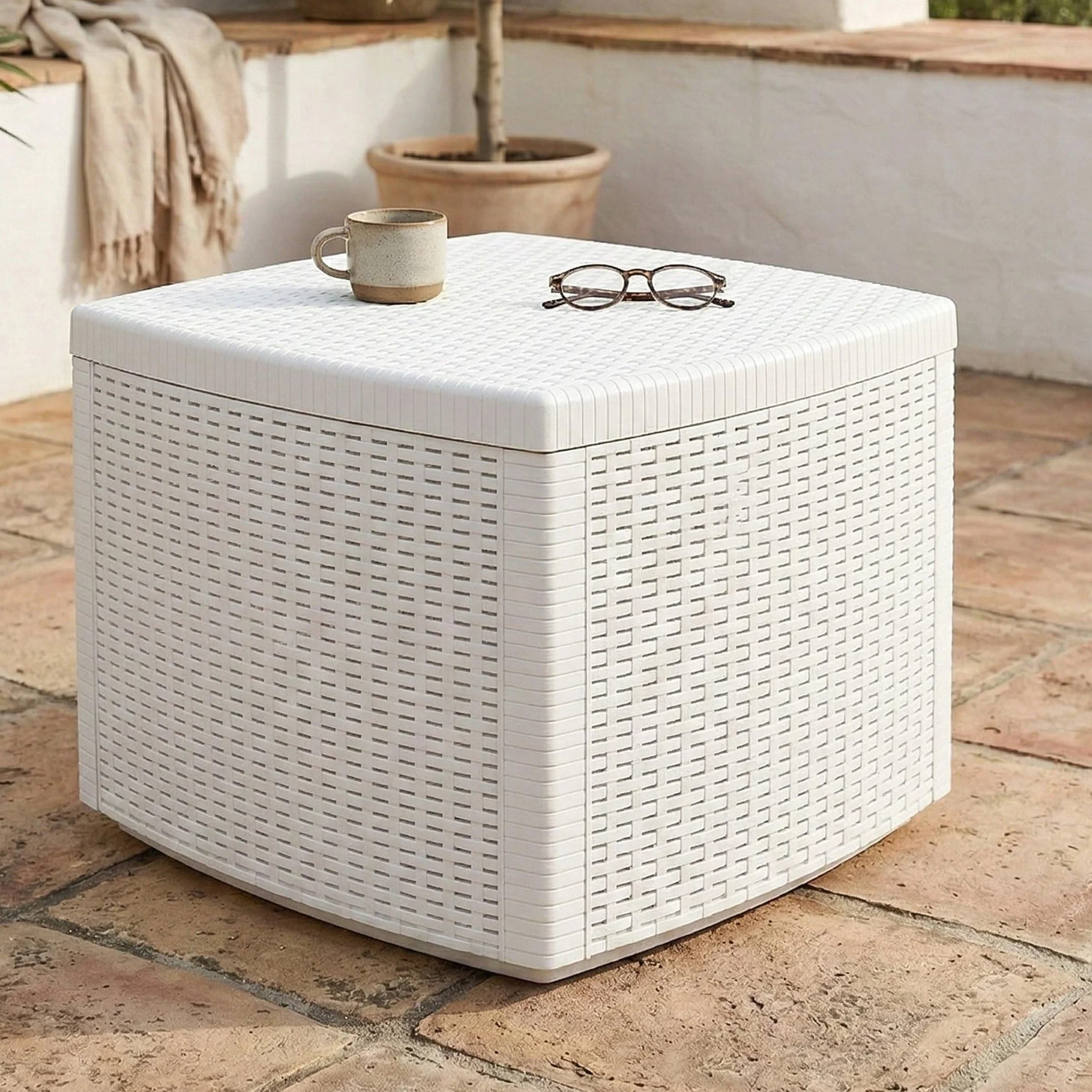 Dmora - Tavolino da Esterno Faenza, Tavolino Contenitore, Tavolo Basso Effetto Rattan, 100% Made in Italy, Cm 53x53h40, Bianco