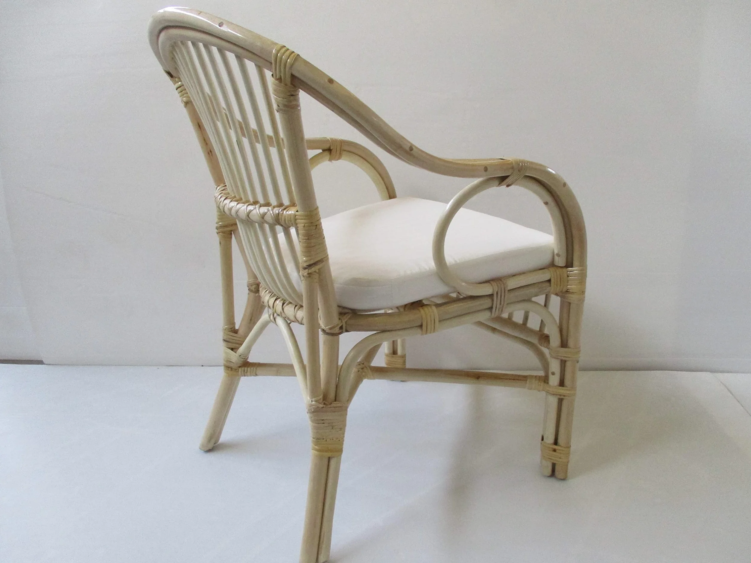 poltrona vimini rattan naturale comoda e molto robusta con cuscino sfoderabile