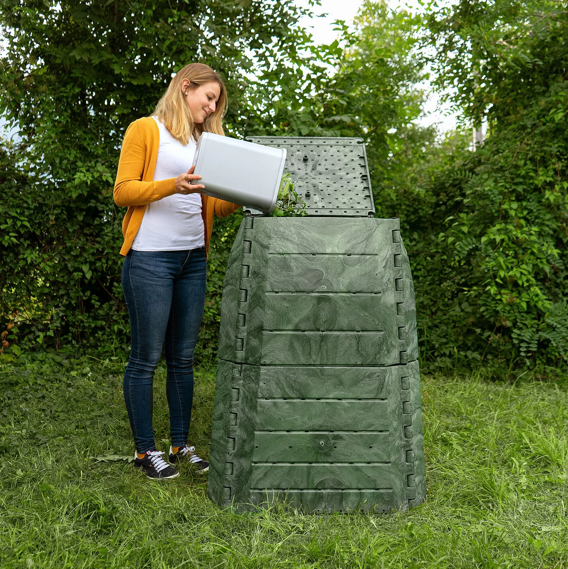Compostiera termica in plastica a pareti spesse per rifiuti di cucina e giardino Made in Austria
