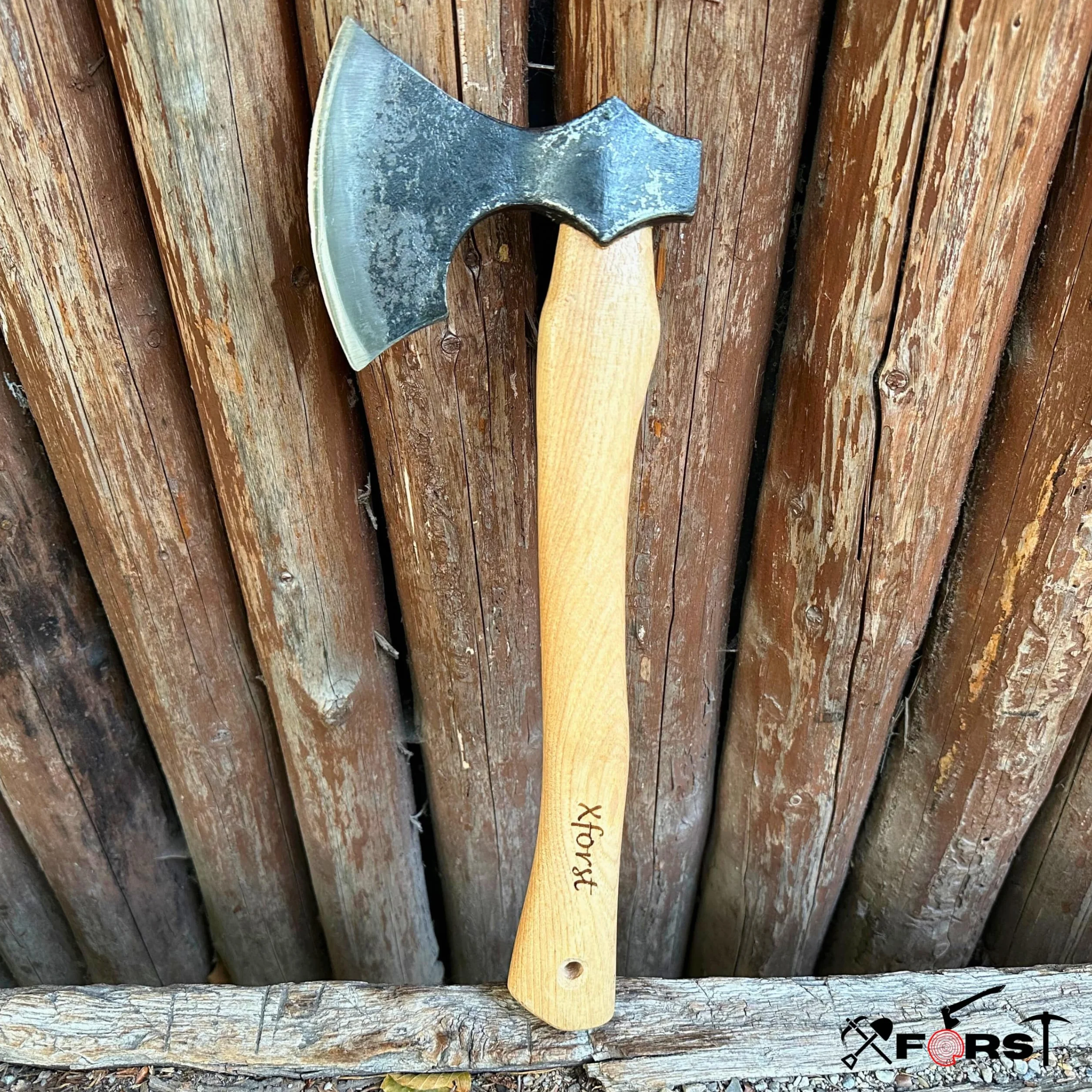 Ascia Vichinga Xforst con Manico in Legno di Noce Hickory e Custodia in Pelle Vera Nera - Modello X-WIC