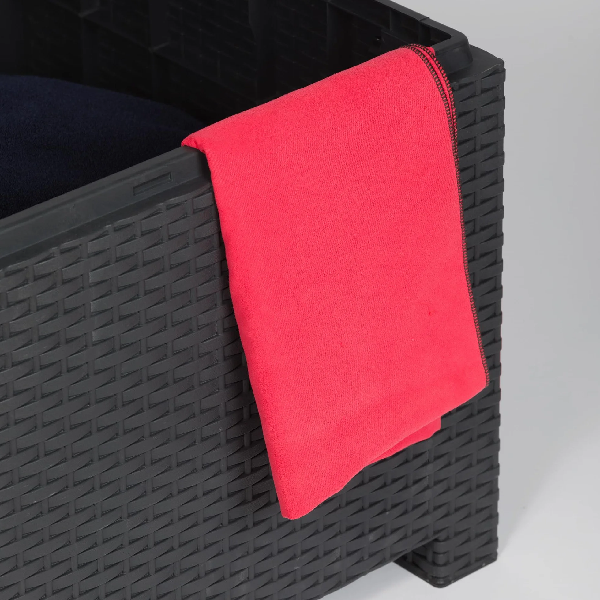Toomax Afrodite Tavolino da esterno con funzione baule integrata da 130L, effetto rattan antracite, 59x59x45h cm, contenitore in plastica resistente anti-UV, ideale per esterni