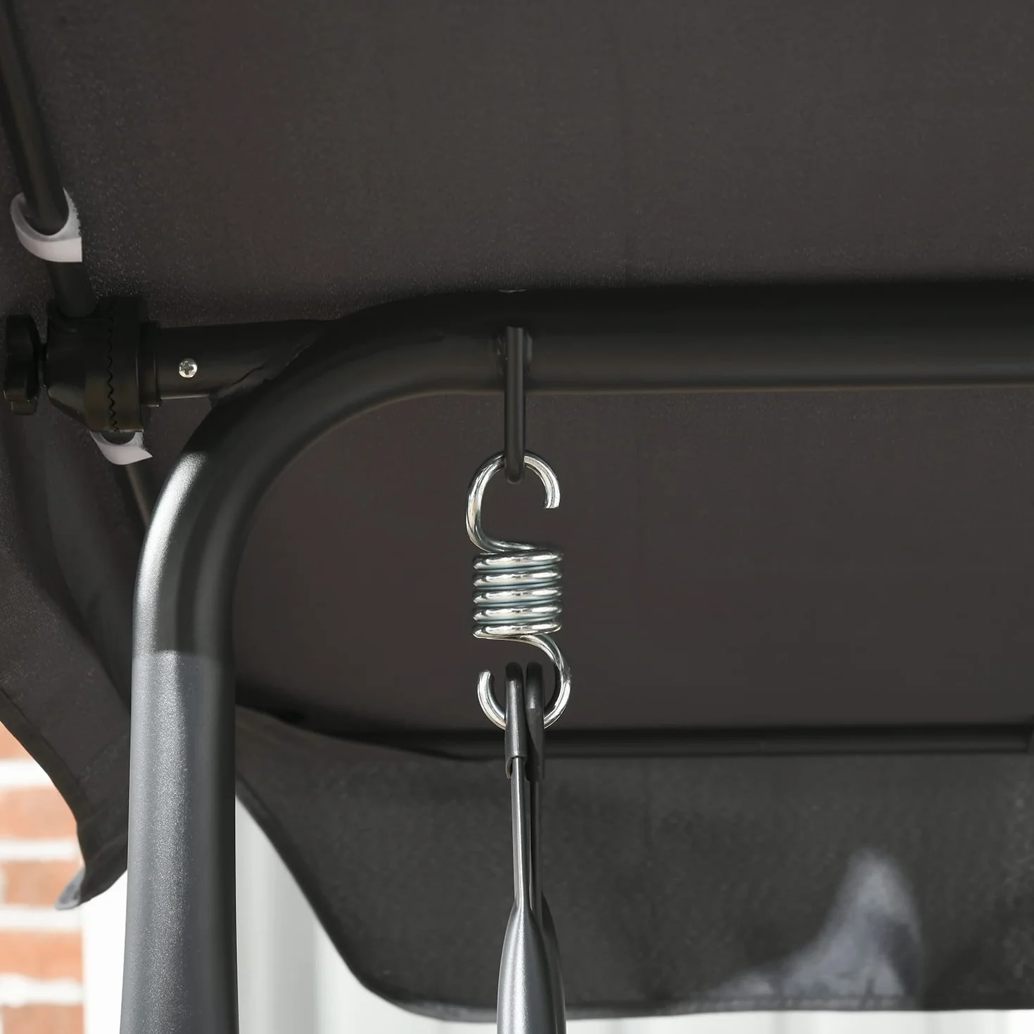 Outsunny Dondolo da Giardino 3 Posti in Rattan PE con Tettuccio Parasole Regolabile e Portabicchieri, Dondolo da Esterno con Telaio in Acciaio, Portata 320 kg, 204x112x150 cm, Grigio Scuro