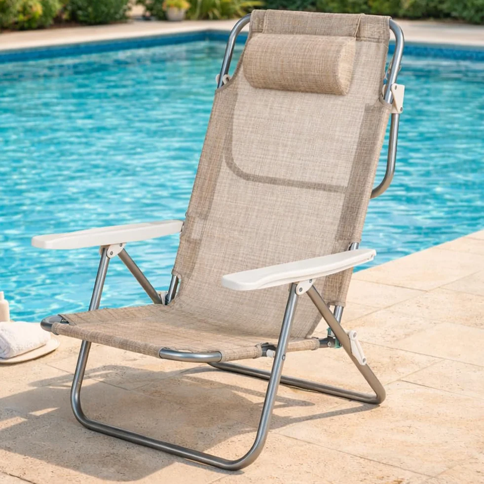 BAKAJI Spiaggina da Mare con Schienale Reclinabile in 5 Posizioni Salvaspazio, Sedia da Spiaggia Pieghevole con Struttura Resistente in Acciaio e Rivestimento in Textilene Traspirante (Beige)